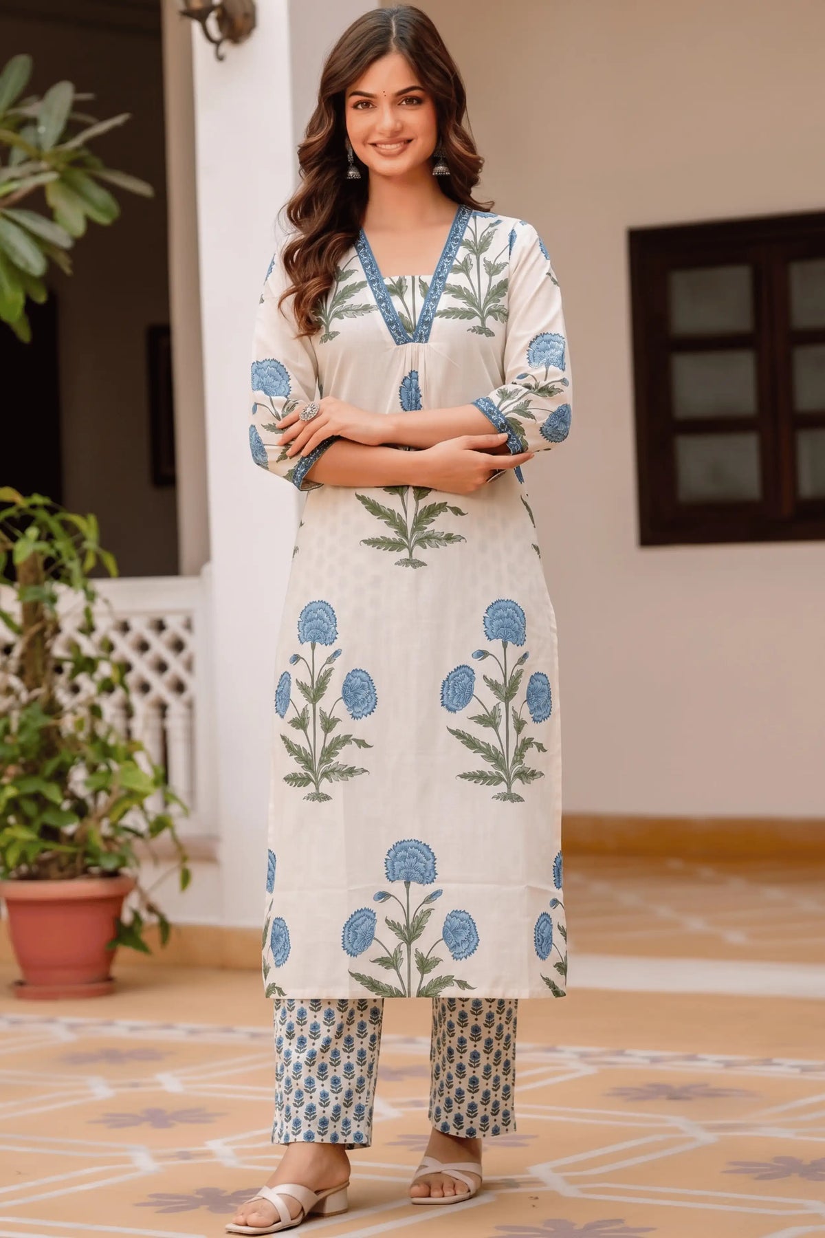 Blue V-neck Mughal Print Kurta Set (2pcs)