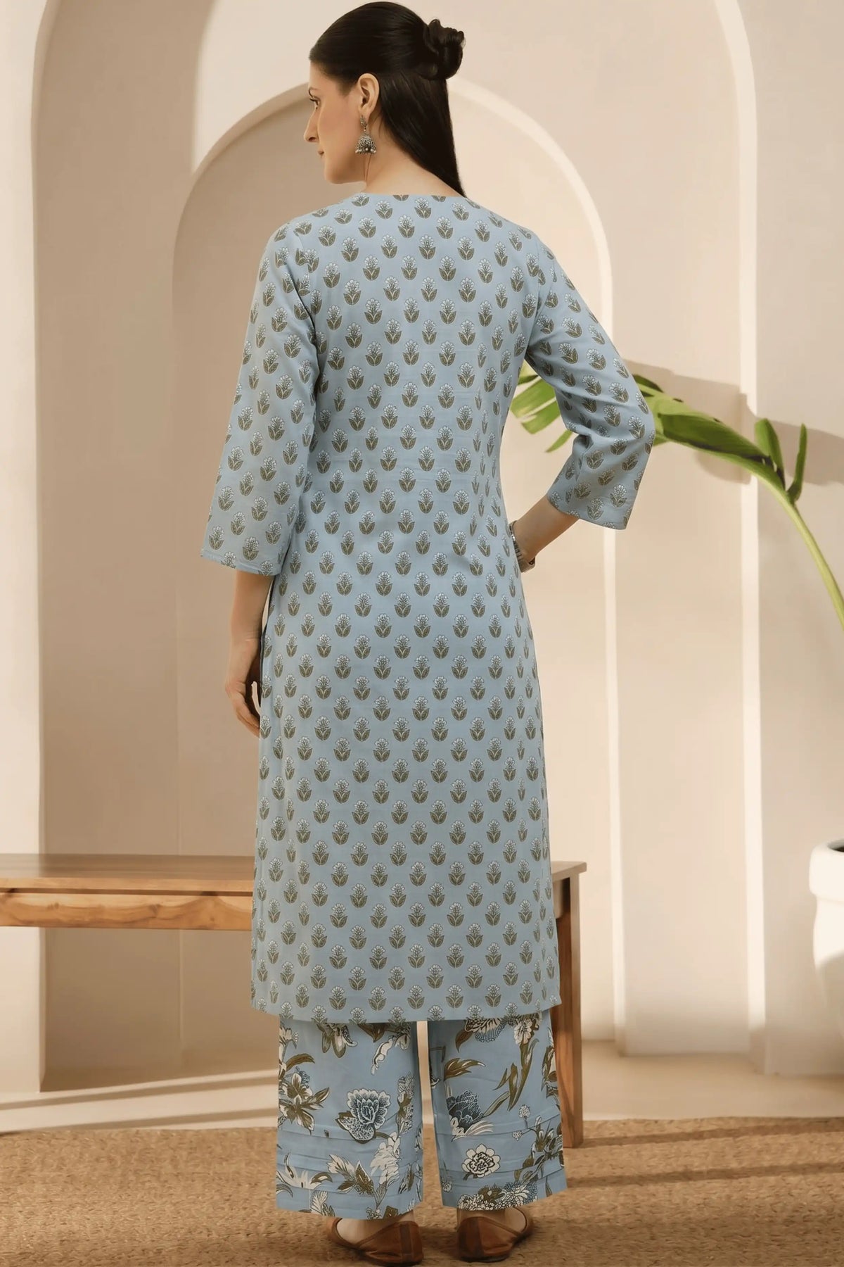 Blue V neck Hand Printed Kurta Set (2 PCS)