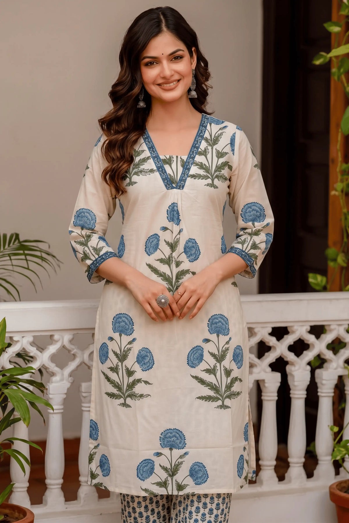 Blue V-neck Mughal Print Kurta Set (2pcs)
