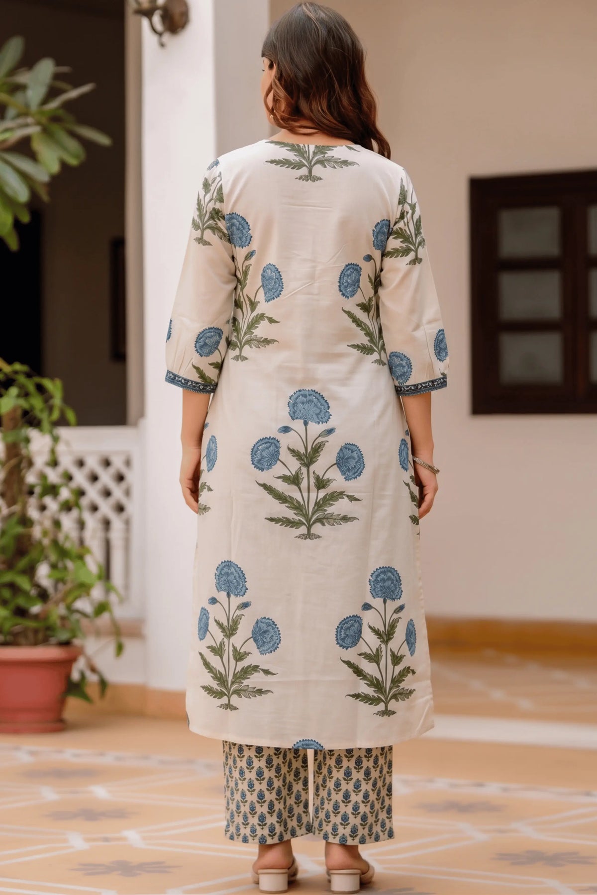 Blue V-neck Mughal Print Kurta Set (2pcs)