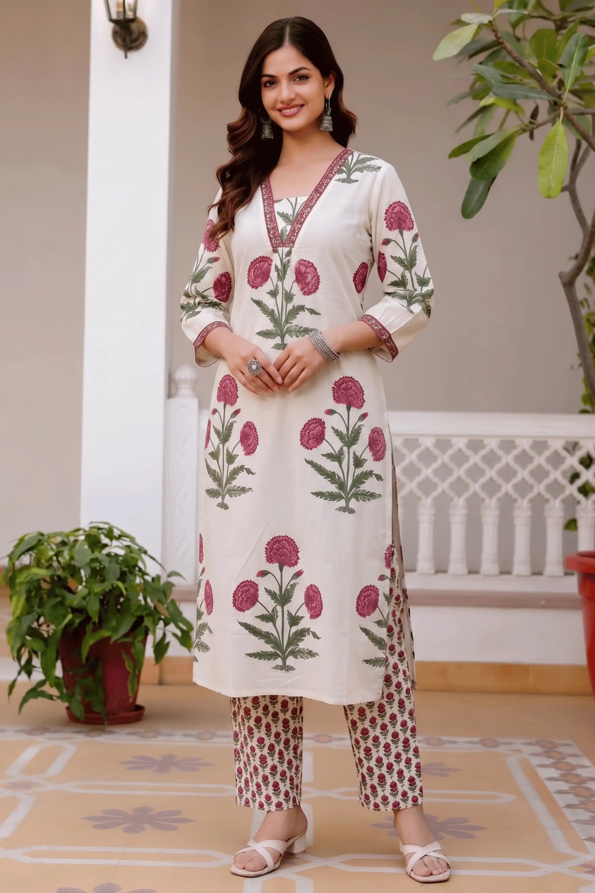 Pink V-neck Mughal Print Kurta Set (2pcs)