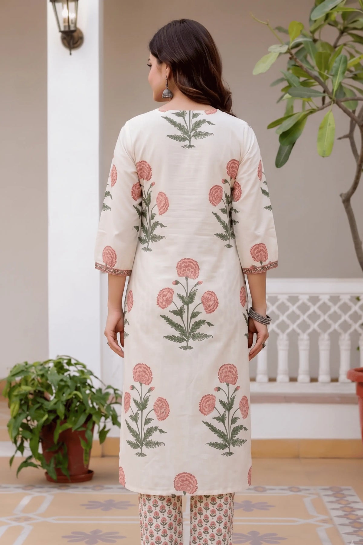 Peach V-neck Mughal Print Kurta Set (2pcs)