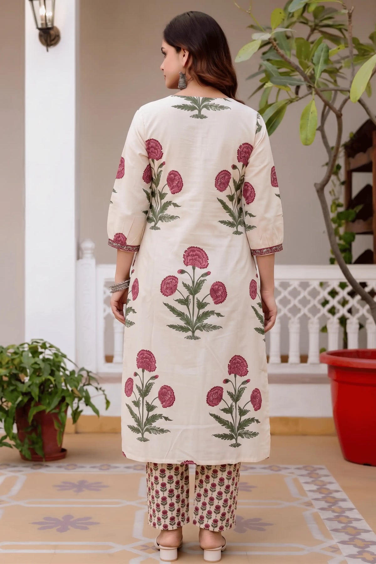 Pink V-neck Mughal Print Kurta Set (2pcs)