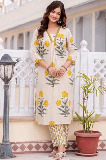 Yellow V-neck Mughal Print Kurta Set (2pcs)