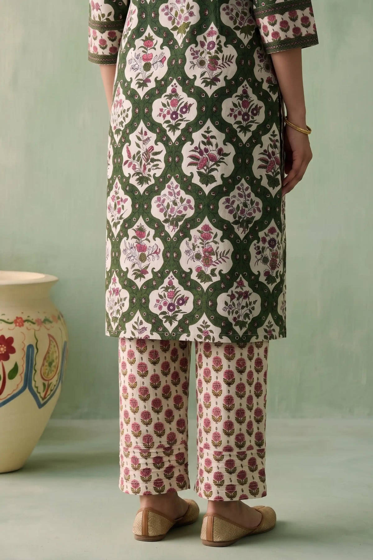 Green Floral Printed Cotton Flex Straight Kurta Set (Winter Special) – 2 PCS