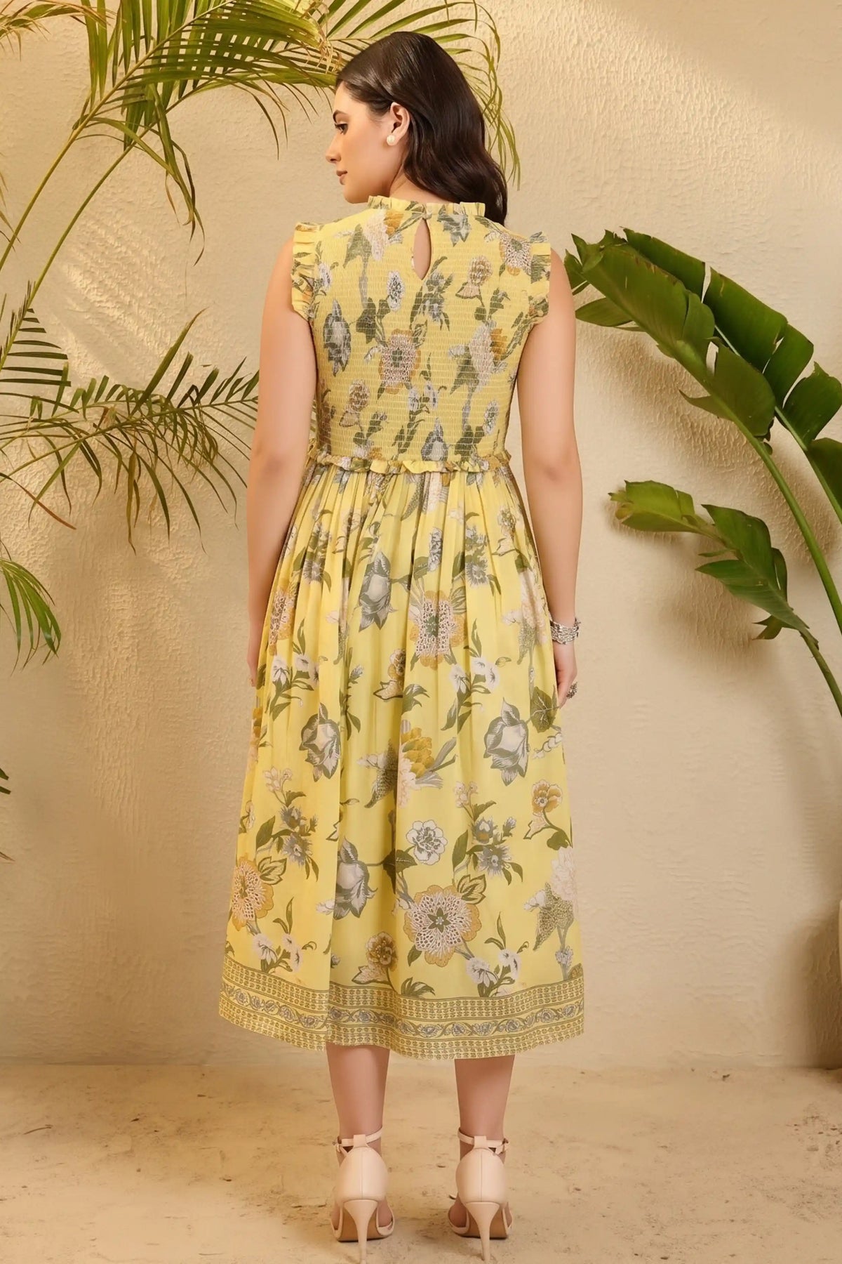 Yellow Round Neck Sleeveless Gather Dress